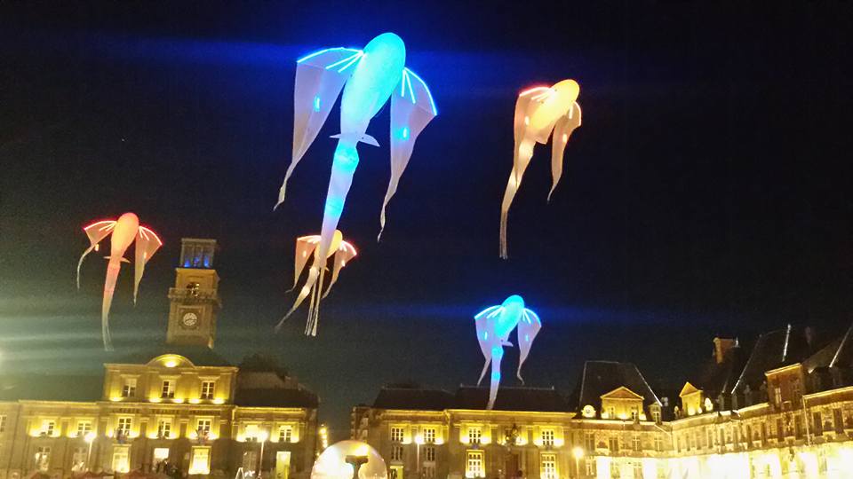 porteparlevent_evenement_spectaclenuit_festival lumiere_charleville meyziere-credit photo quad kite 2
